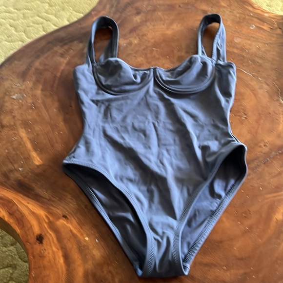 Skims One piece bathing suit - Picture 5 of 8